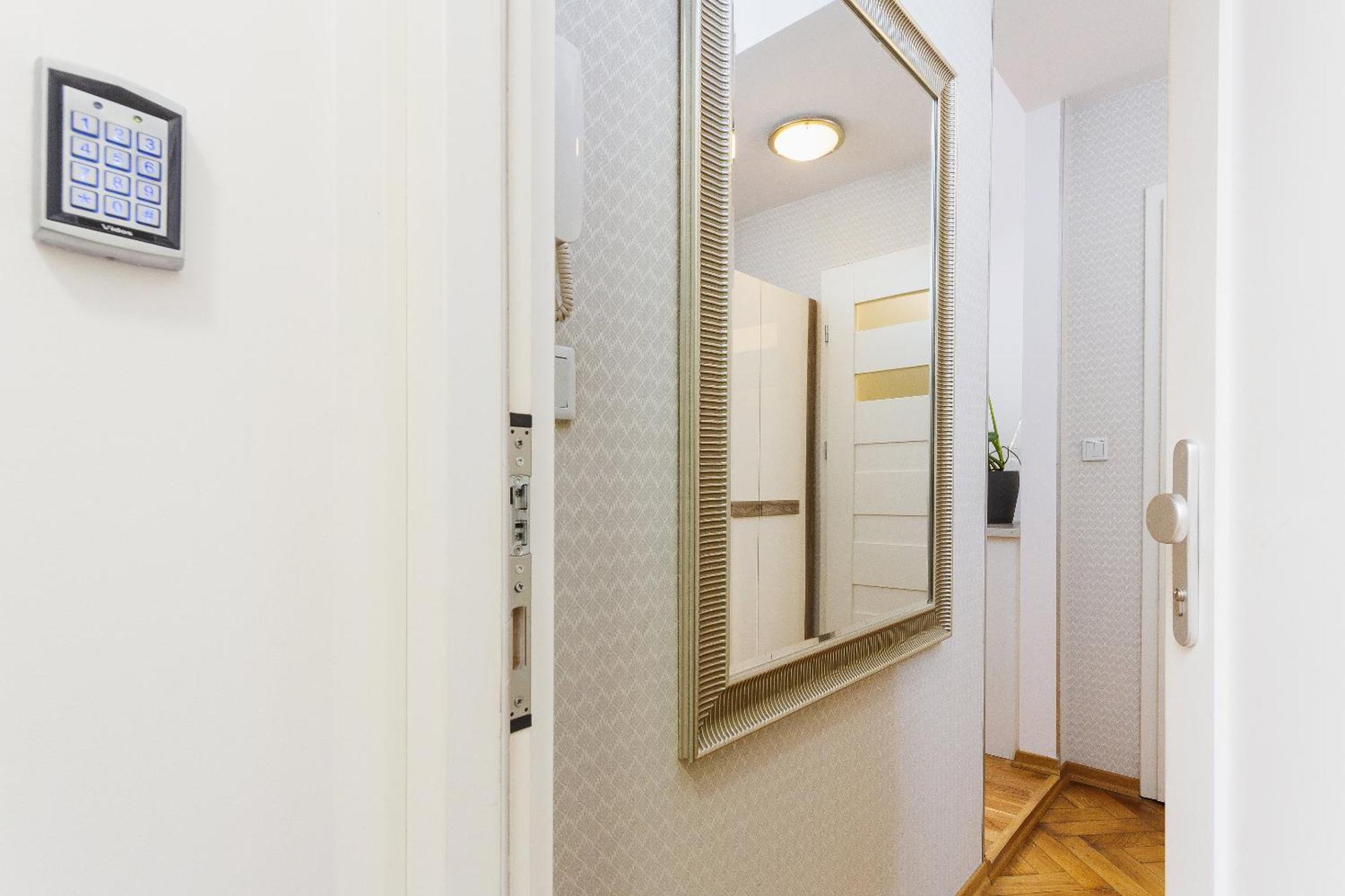 With Balcony - Rzeszowska 4 Street Apartment Krakau